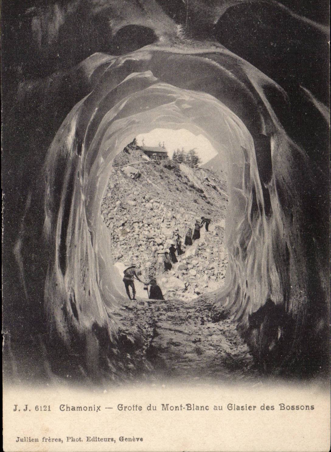 Chamonix CPA Grotte du Mont Blanc au glacier des Bossons