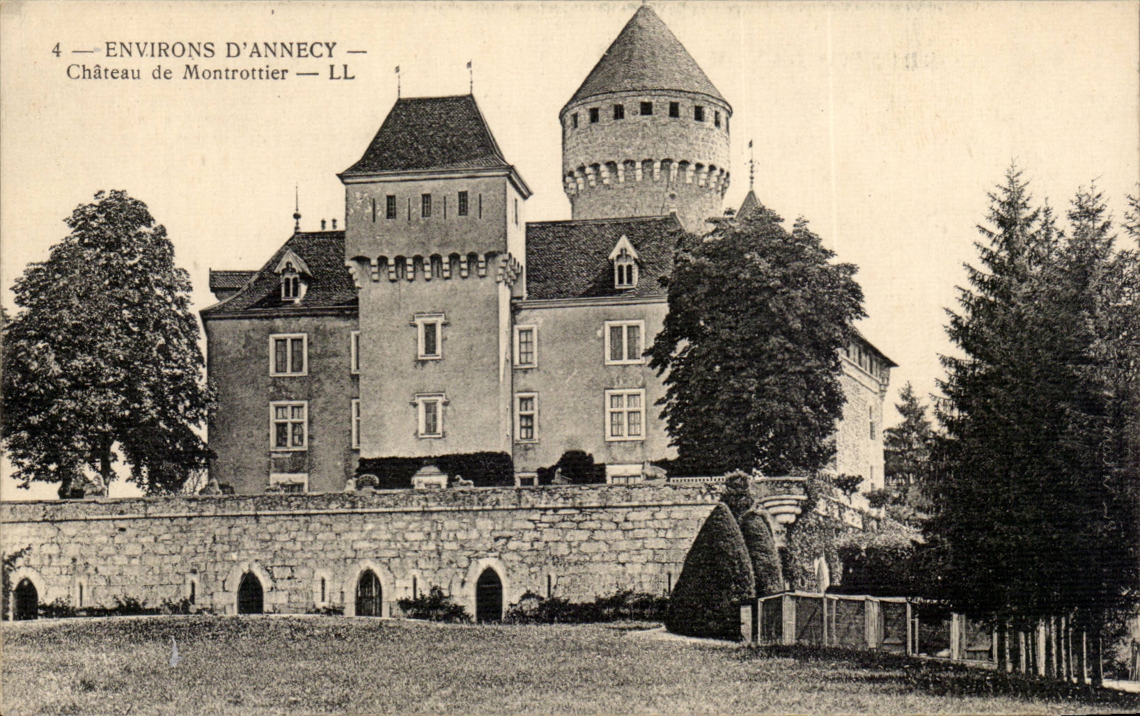 Surroundings of Annecy cPA Castle of Montrottier
