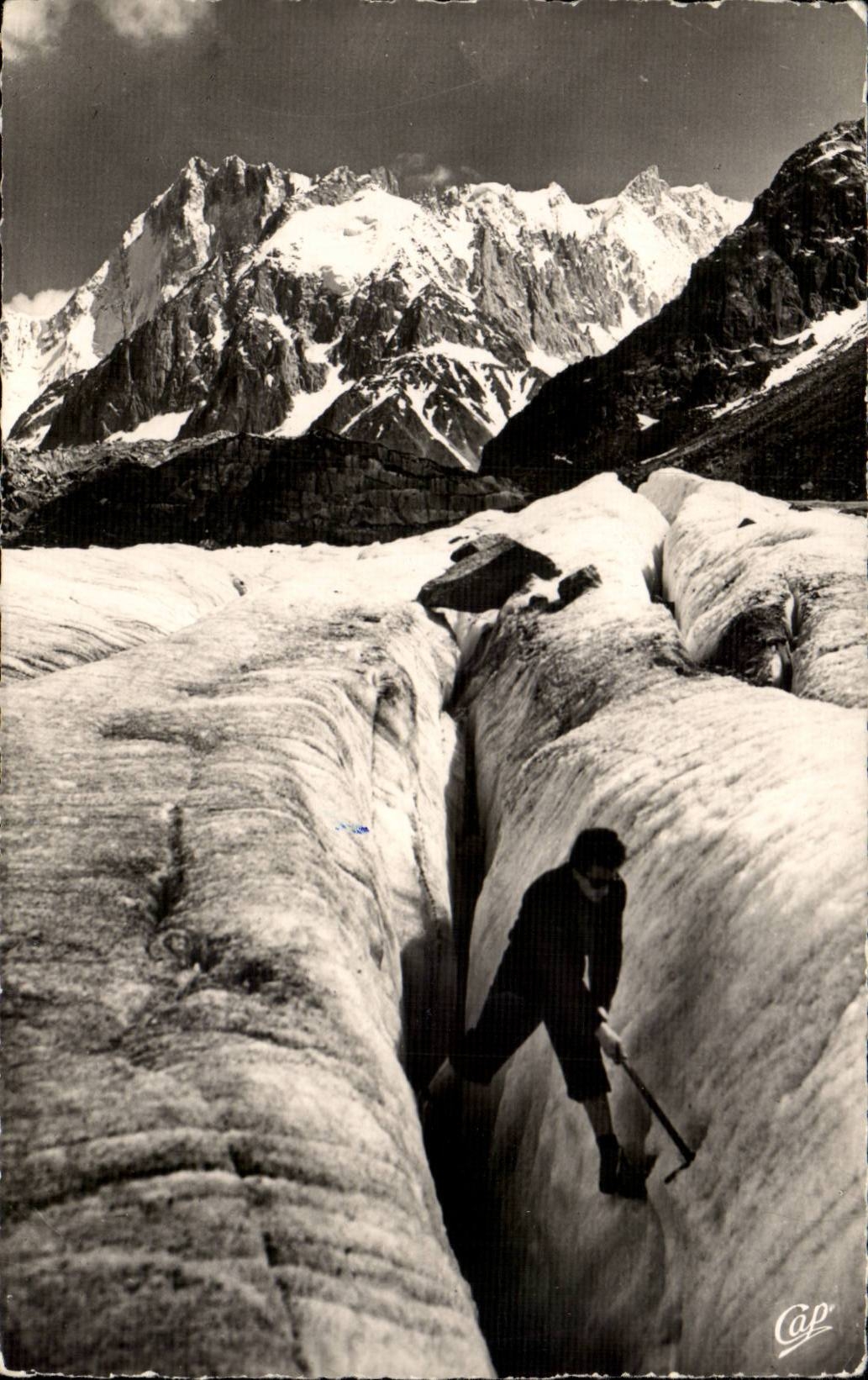 CPA Chamonix Mont Blanc Dans les seracs et mer de glace