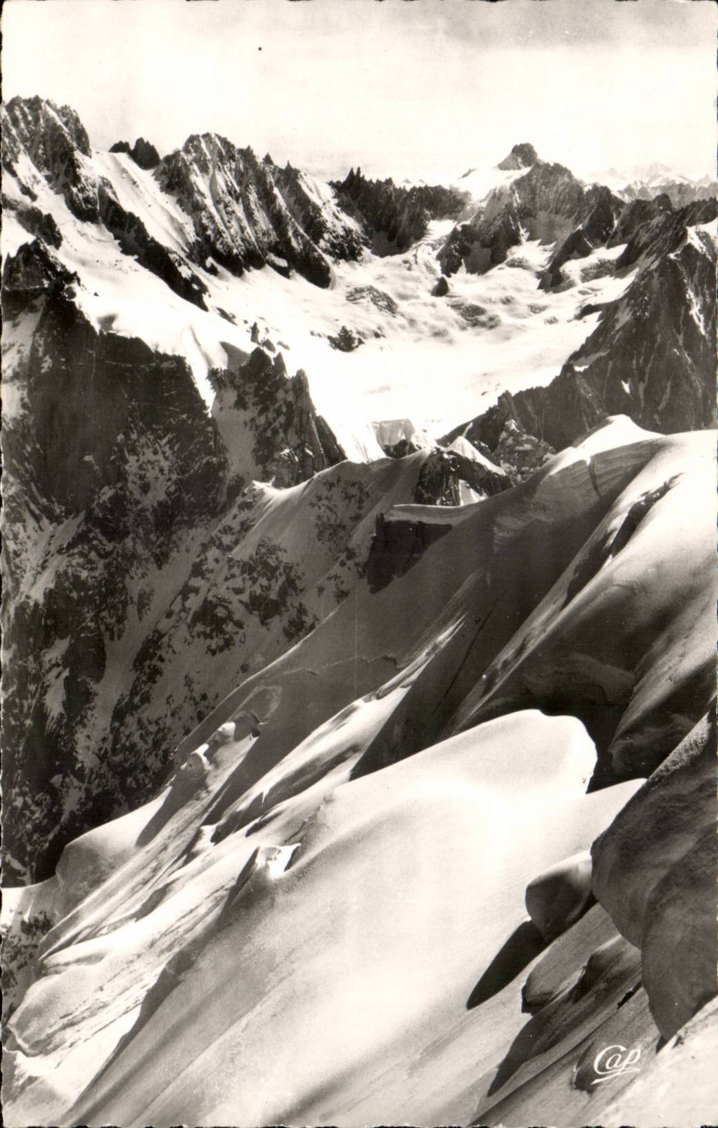 CPM Chamonix Mont Blanc Pic de l'aiguille du Midi les Droites les courtes Ravanel Mummery et le glacier de Talefre