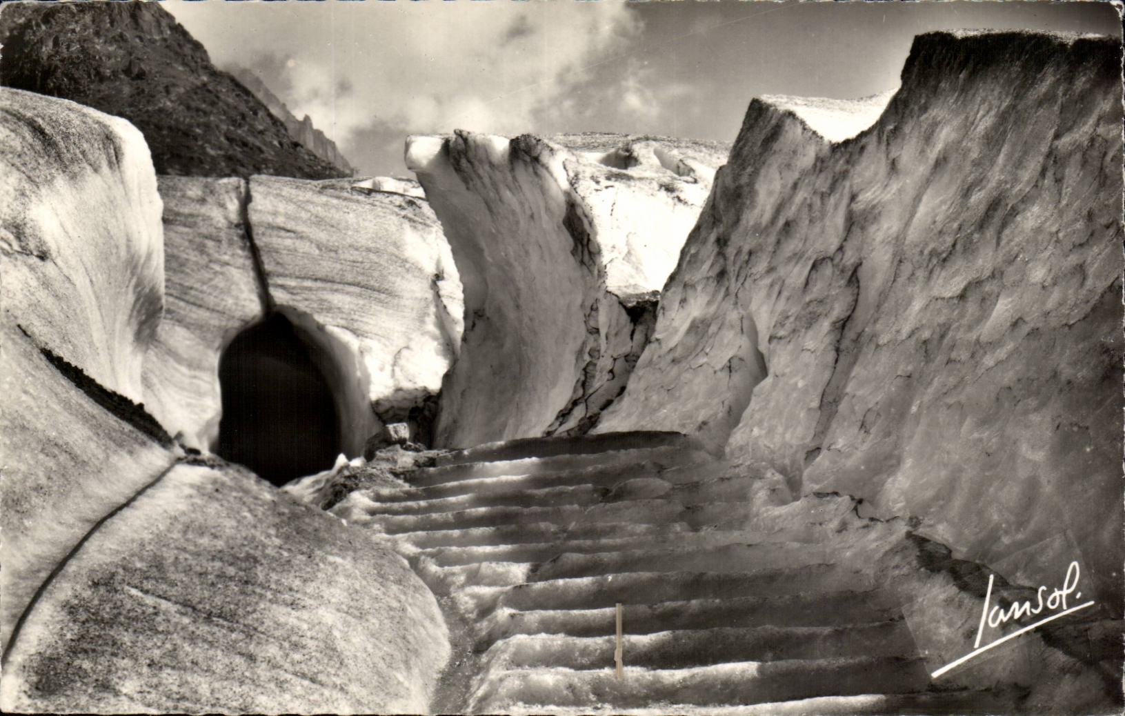CPM Chamonix Mont Blanc Au Montenvers la grotte de la mer de glace