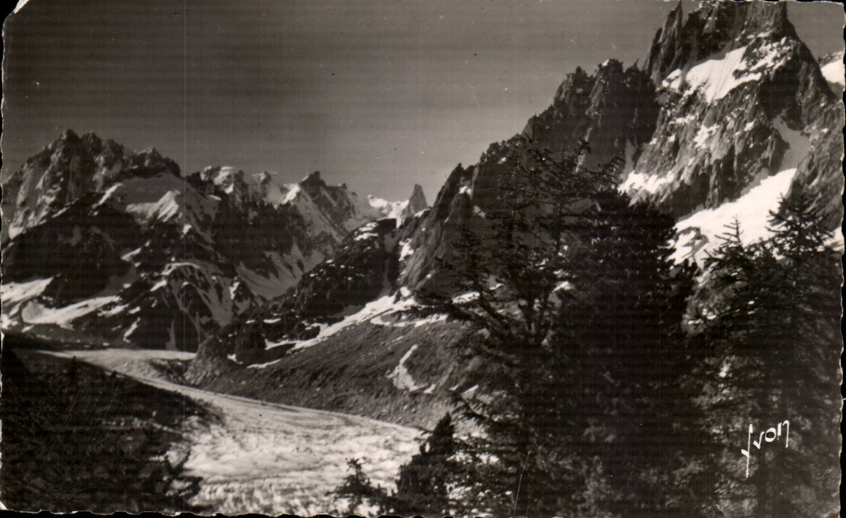 CPA Chamonix Mont Blanc Les grandes Jorasses et les Charmoz