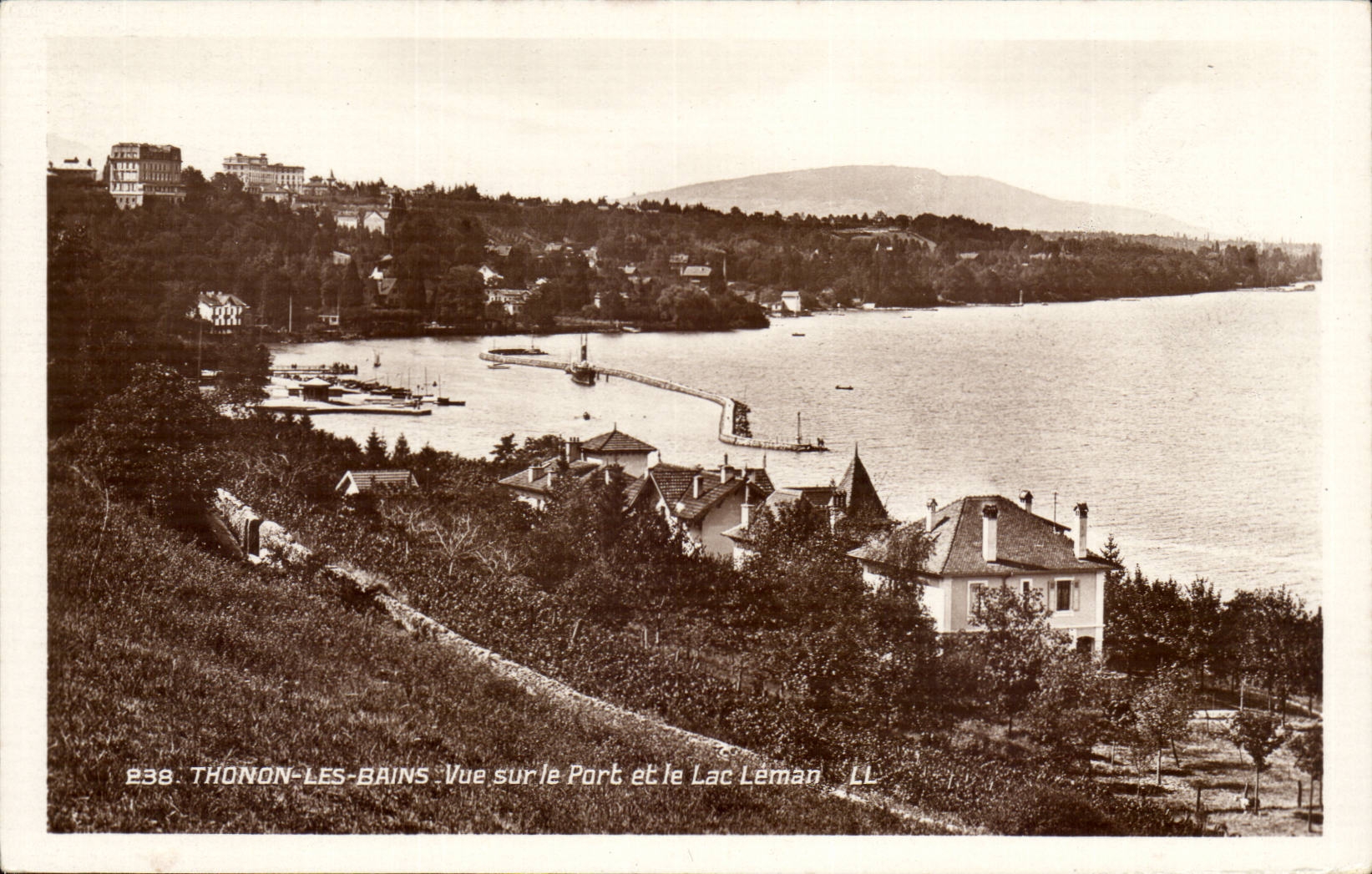 CPA Thonon les Bains Seen on the port and the lake Leman