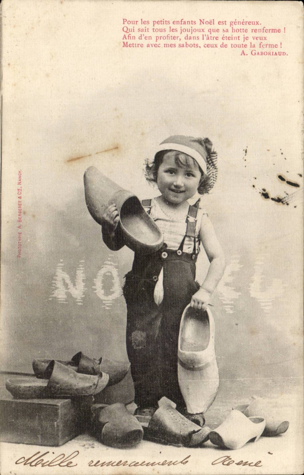 CPA Fantasy Children For the Christmas little children is generous (shoes)