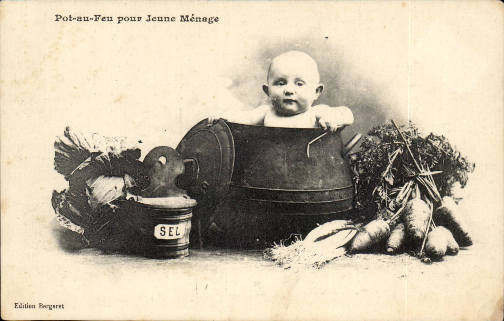CPA Phantasie-Babytopf mit Feuer fur junge Paare (Kind)