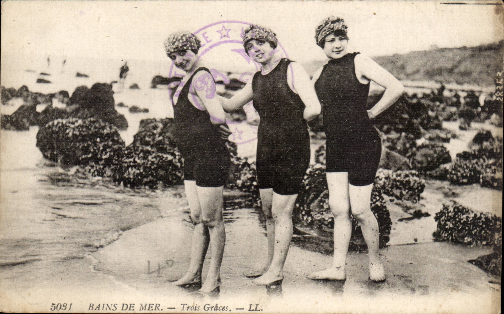 Sea bathings Three Graces CPA Bather (woman folklore costume)