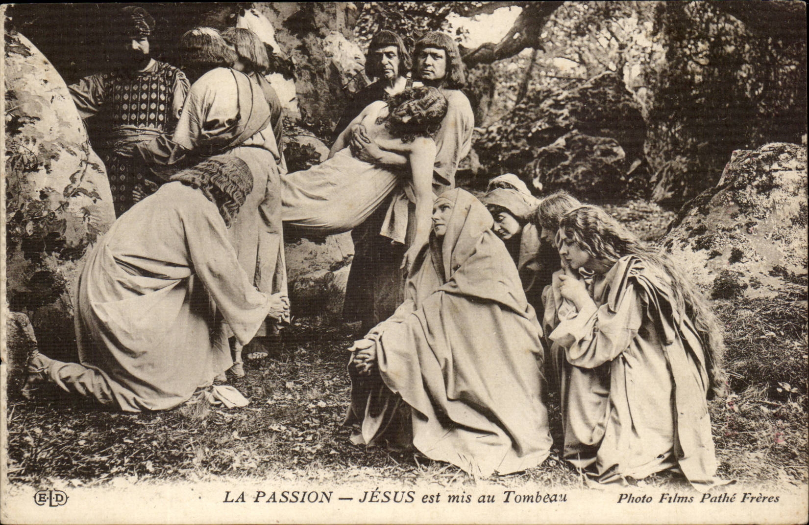 Passion CPA Jesus is put at the tomb