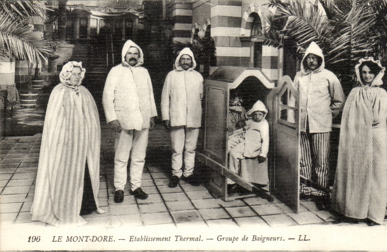 CPA the Mount Gilds Hydropathic establishment Groupe bathers