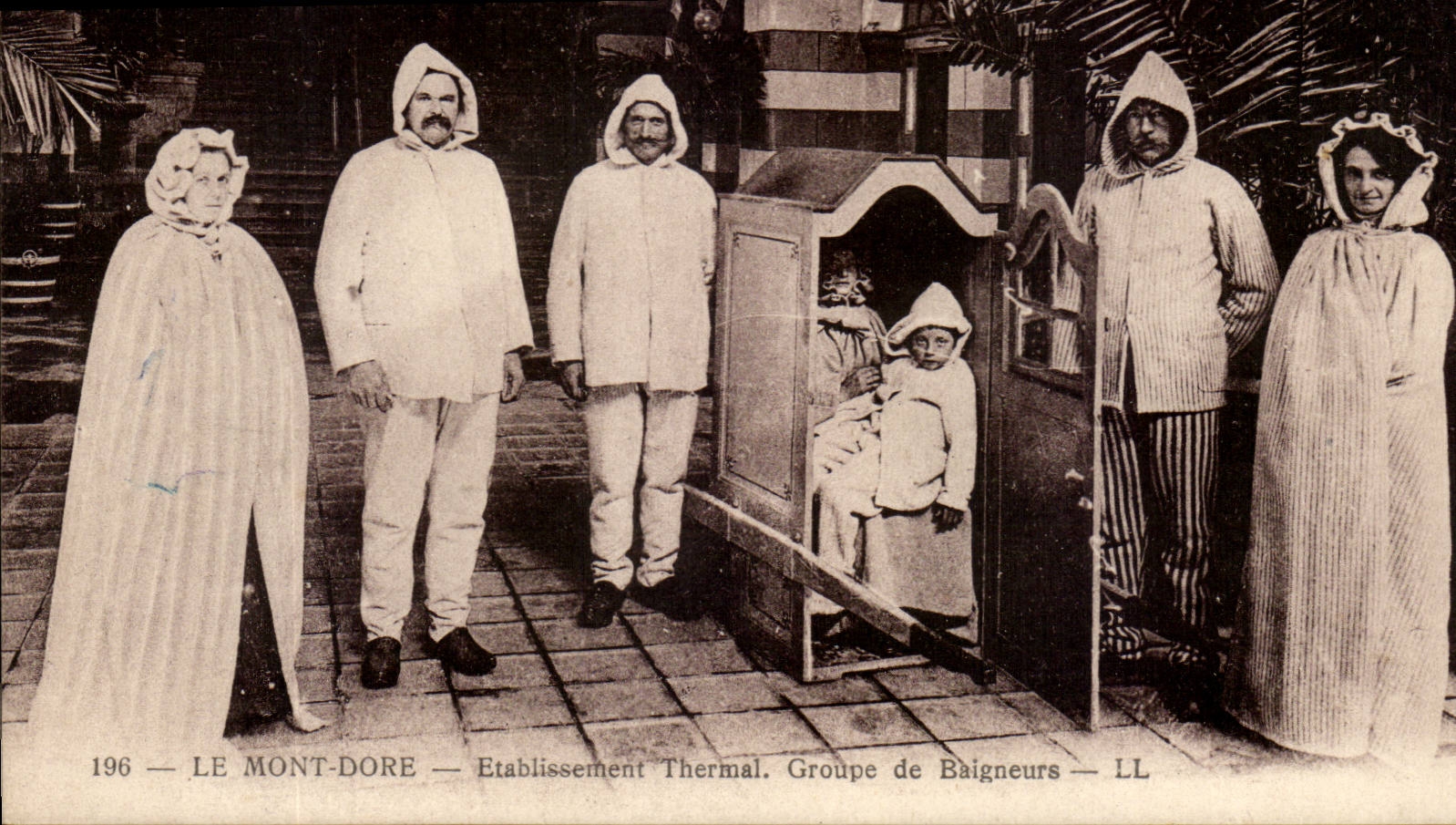 CPA the Mount Gilds Hydropathic establishment Groupe bathers