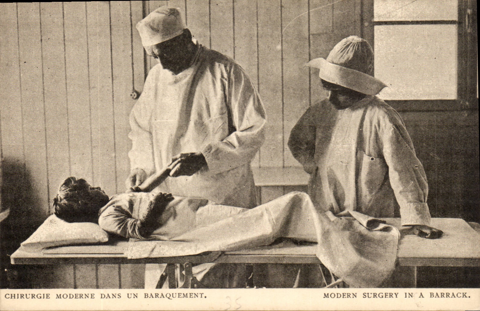 CPA Chirurgie dans un baraquement Modern surgery in a barrack (sante medecin docteur doctor)