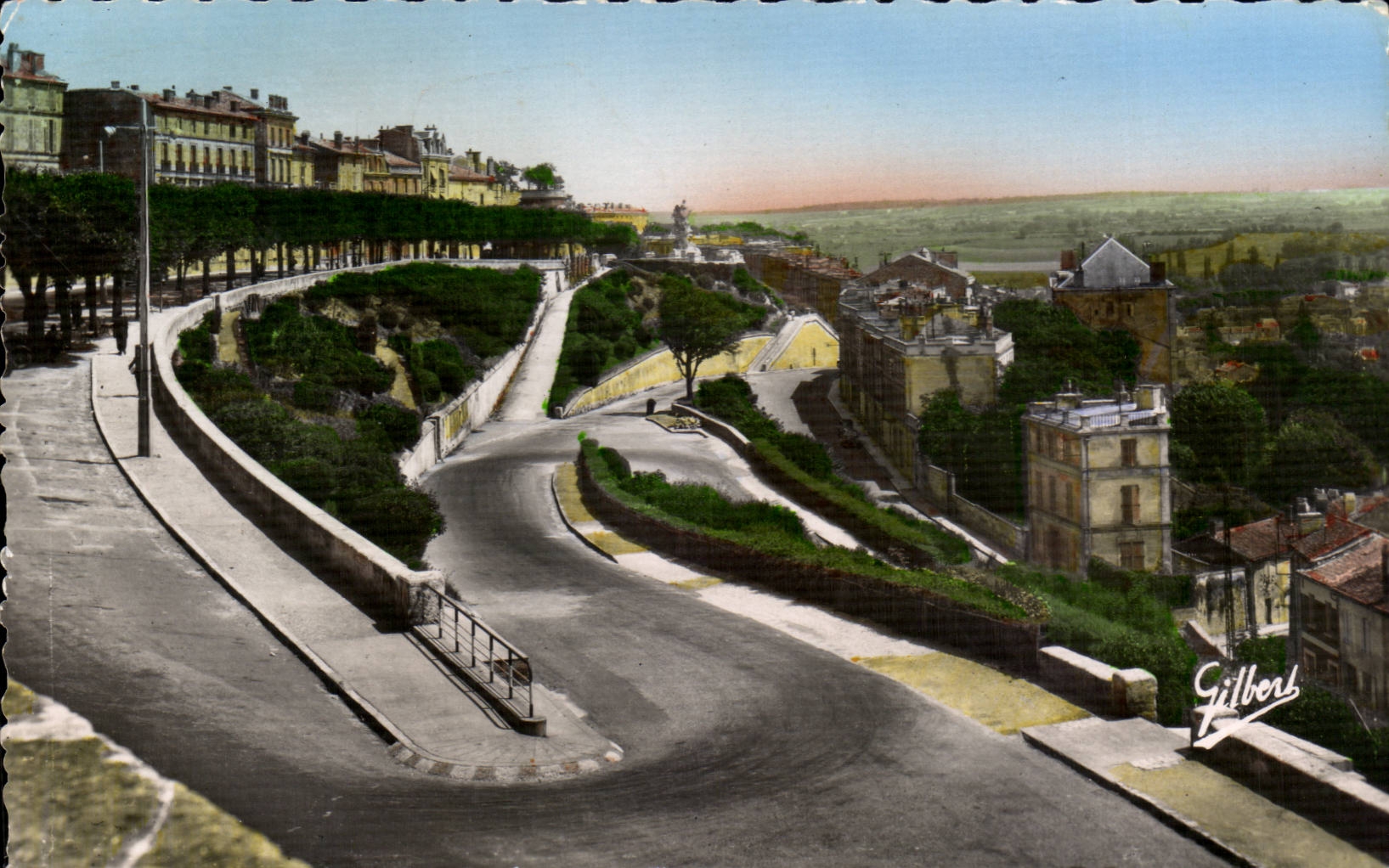 Angouleme CPA Les remparts et vue sur le quartier St Martin