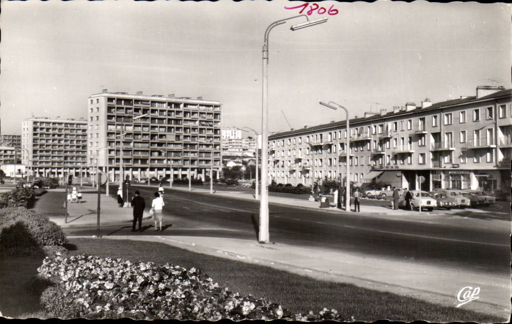 Angouleme CPM les nouveaux immeubles place de la Gare