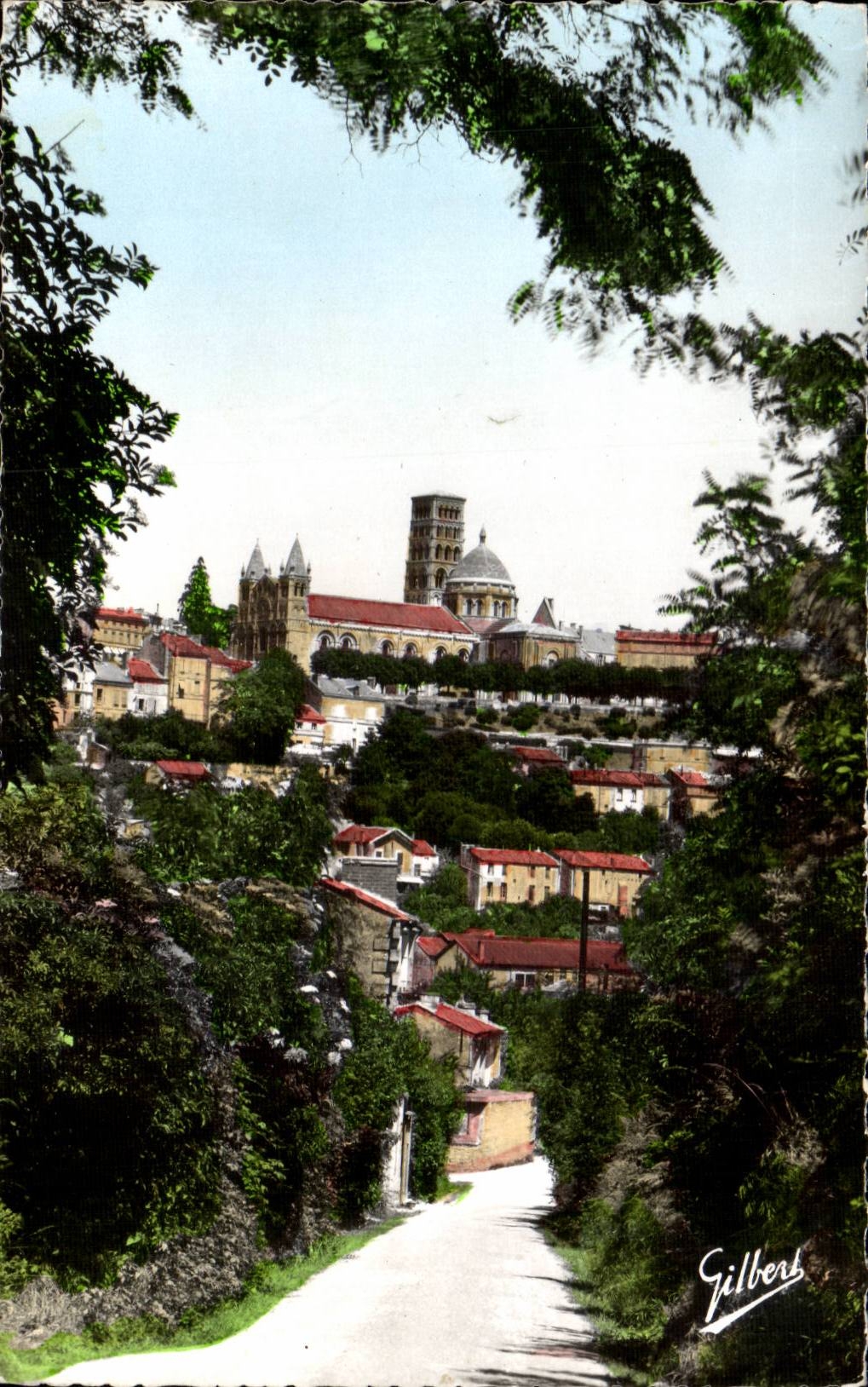 Angouleme CPA Vue sur la quartier St Pierre et la cathedrale