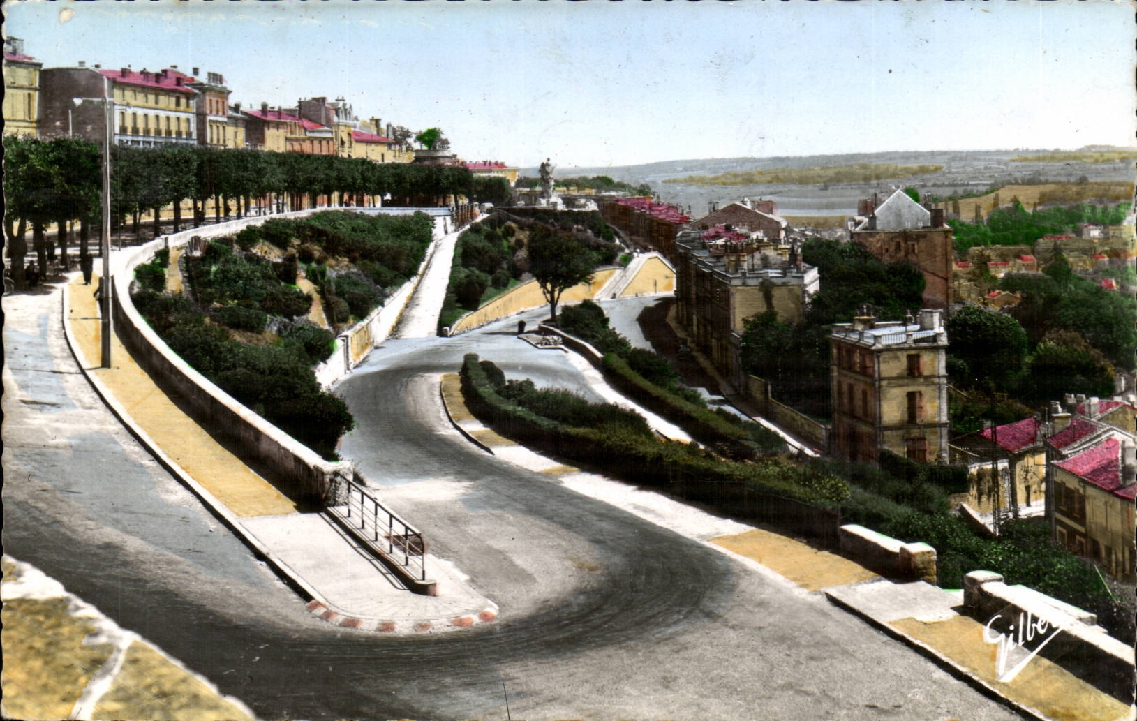 Angouleme CPA Les remparts et vue sur le quartier St Martin