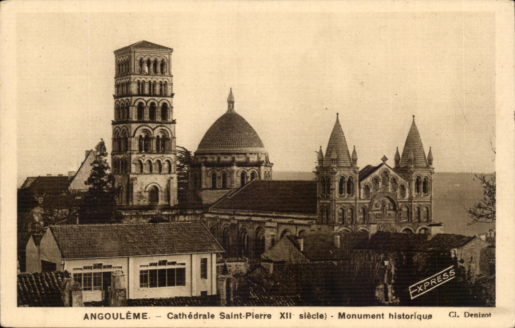 Angouleme CPA La cathedrale Saint Pierre Monument historique