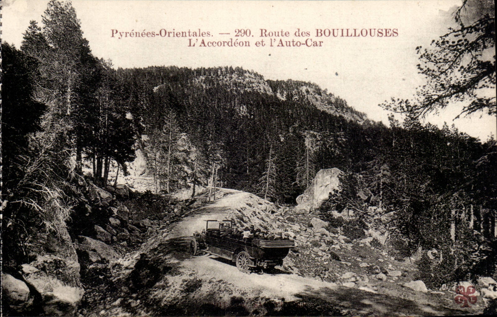 Route des Bouillouses - the Accordion and Coach - CPA