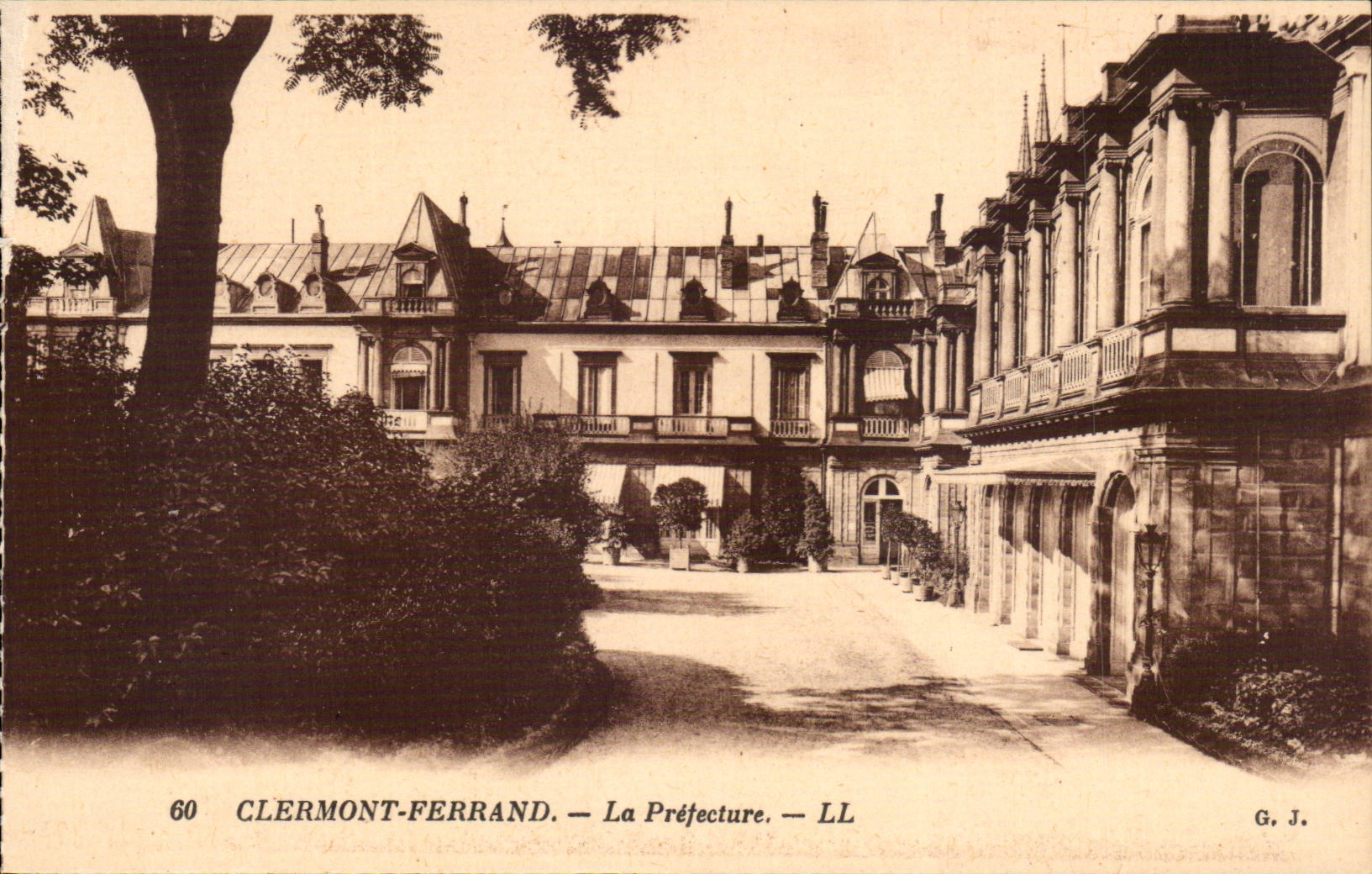 Clermont Ferrand - Prefecture - CPA