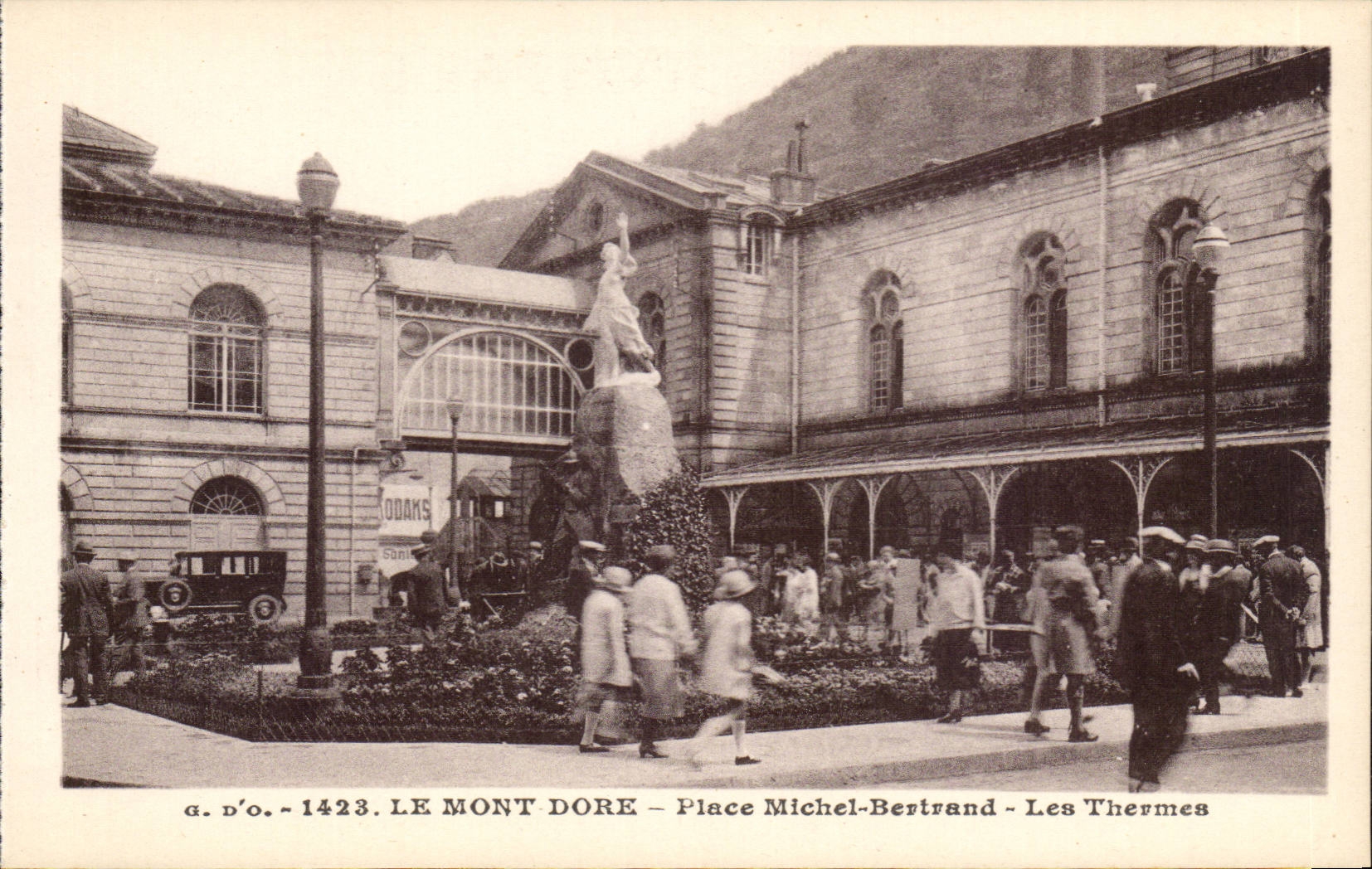 The Mount Gilds - Place Michel Bertrand - the Thermal baths - CPA