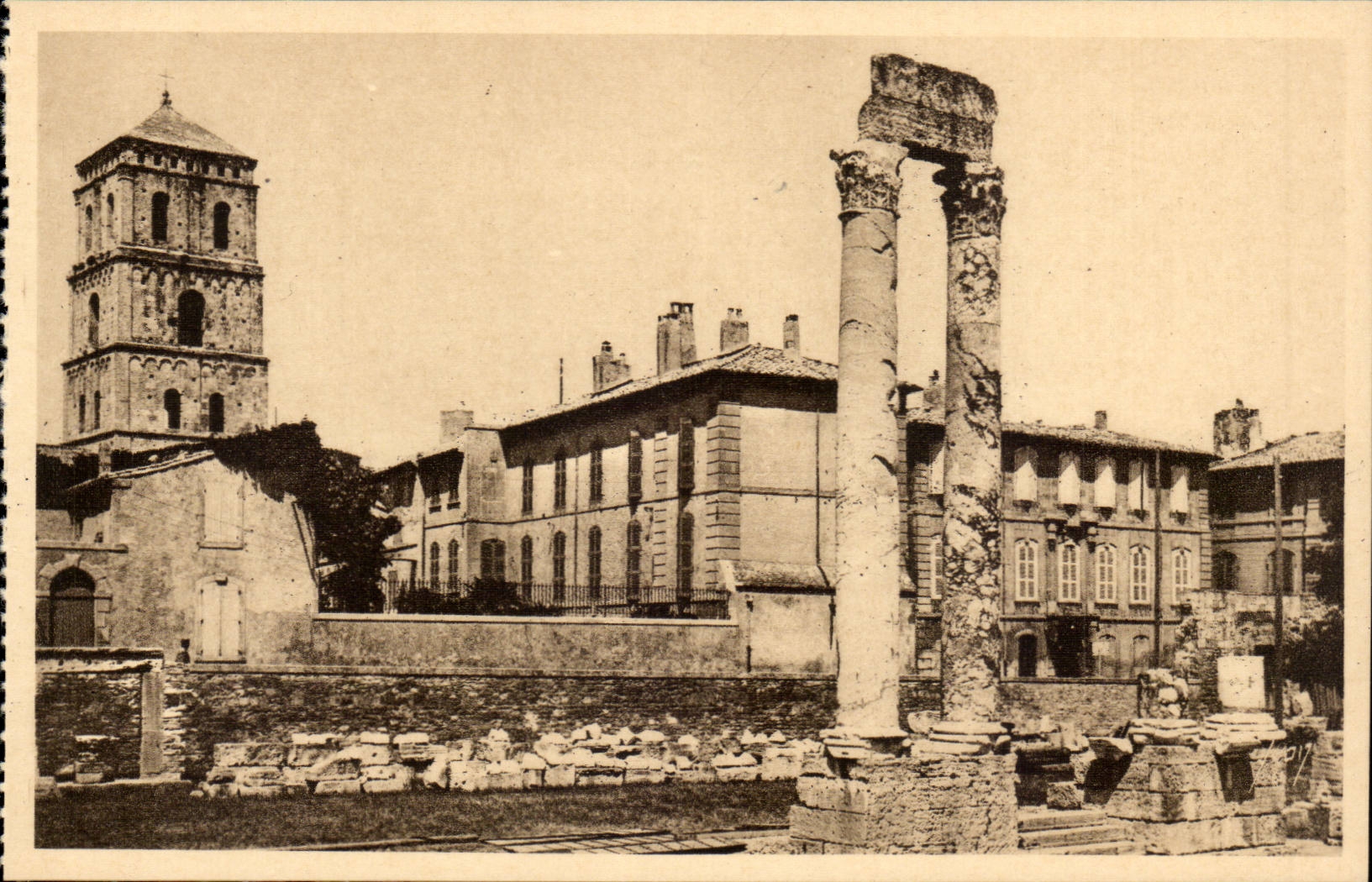 Arles - Ancient Theater - CPA
