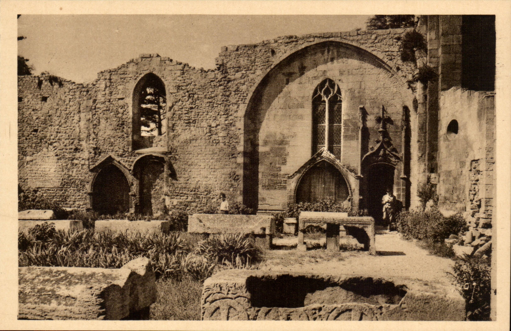 Arles - Str Honorat von Aliscamps - Innenraum - CPA