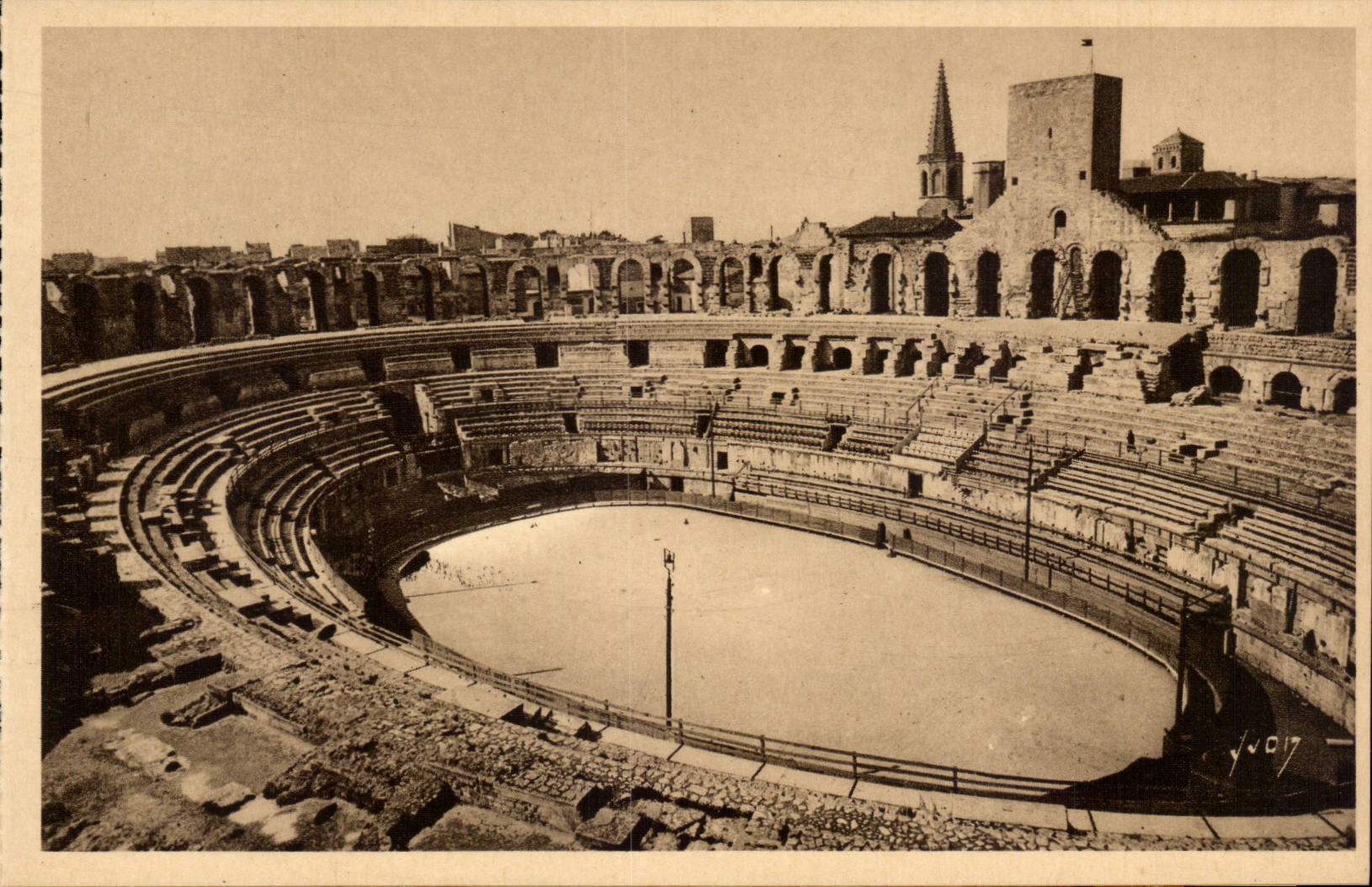 Arles - Ansicht des Innenraums der Arena - CPA