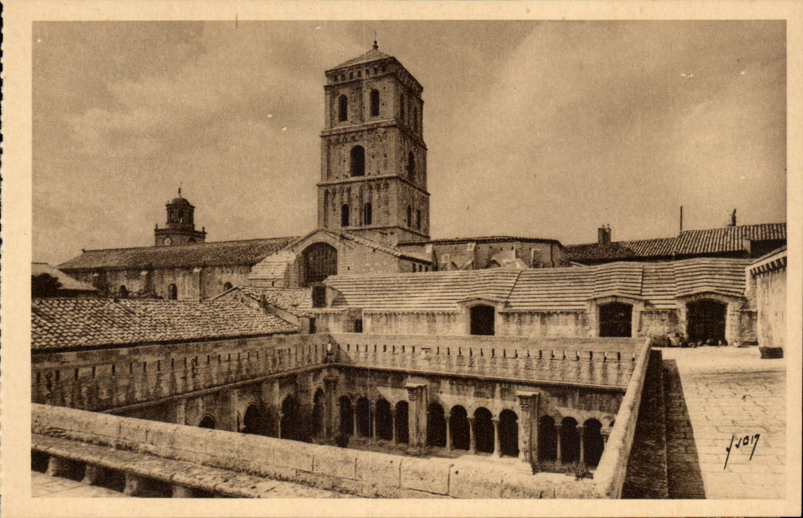 Arles - Kloster von Str Trophime und Cocher der Kathedrale - CPA