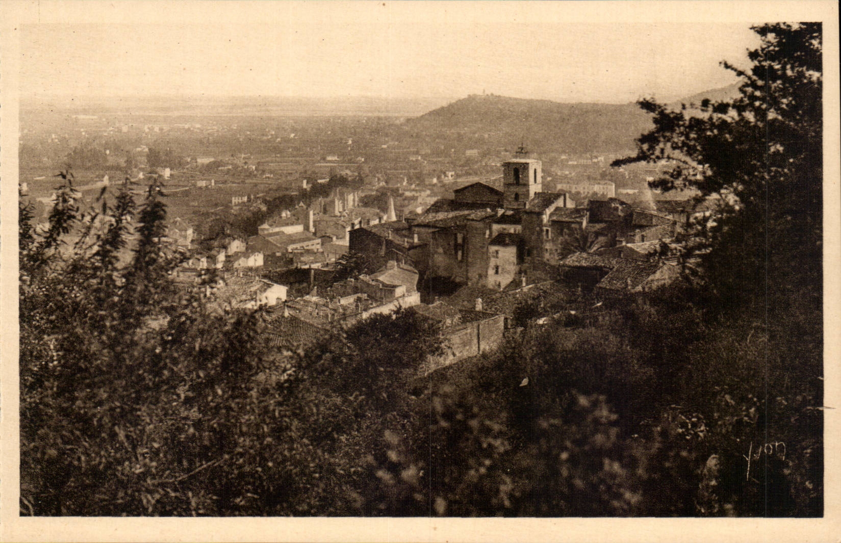 Hyeres - die Saint Paul-Kirche und die alte Stadt CPA