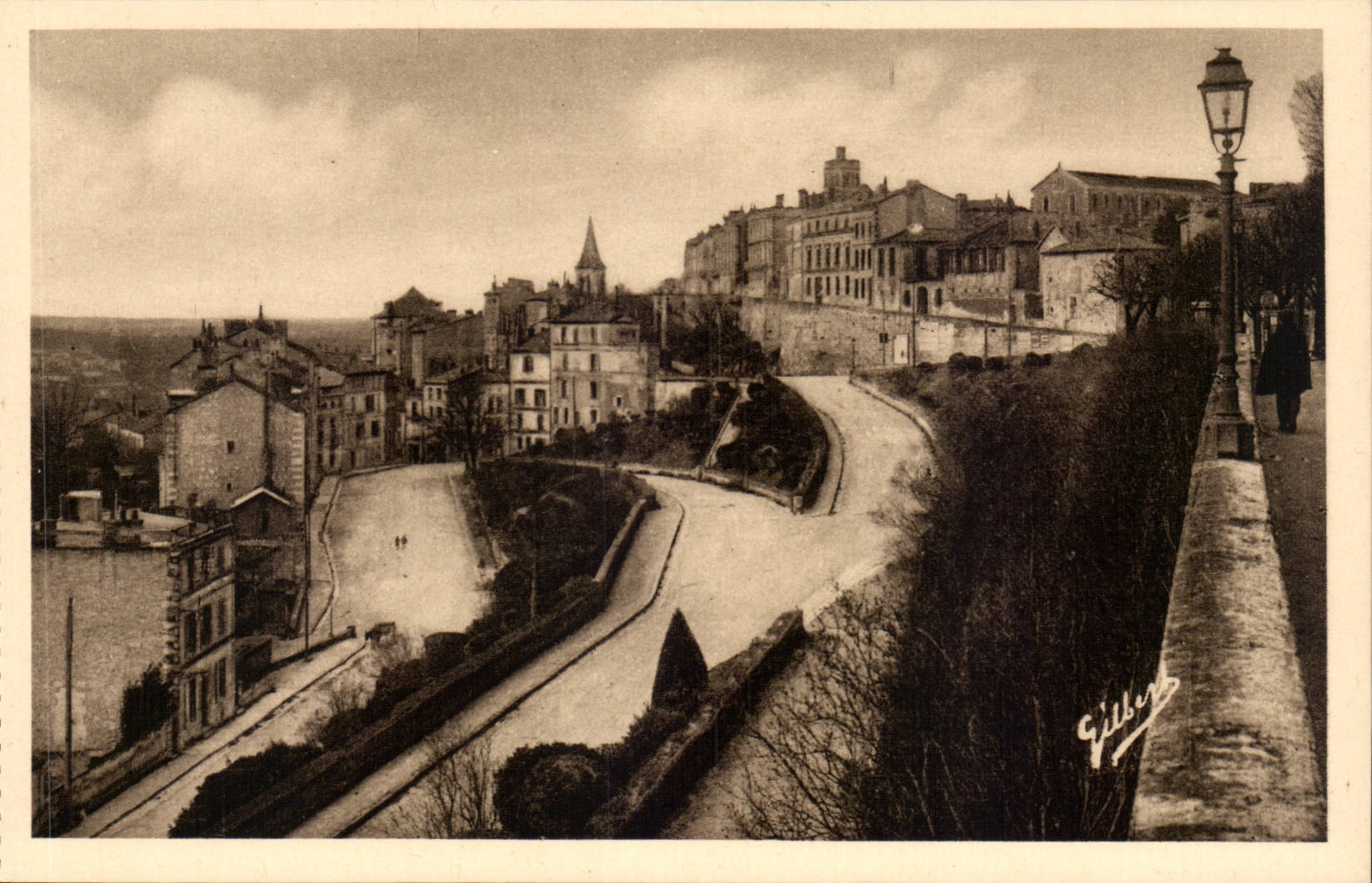 Angouleme CPA le rempart Desaix et les Rotondes
