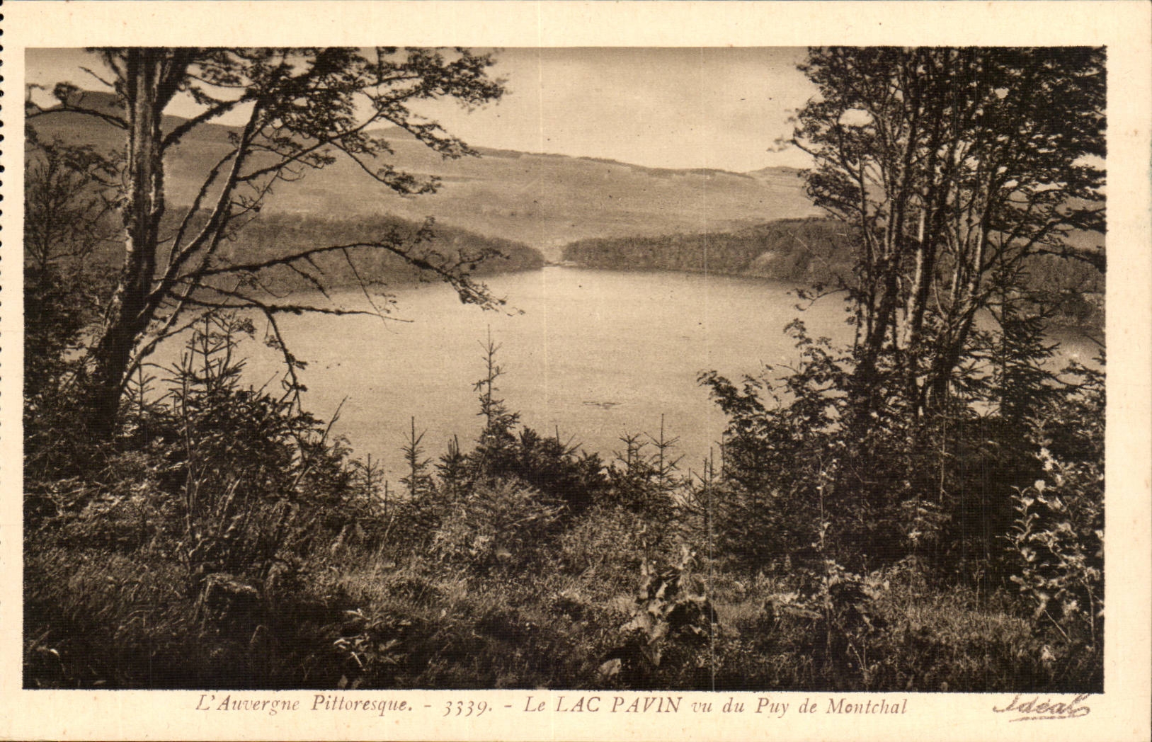 Lake Pavin - Puy Montehal - CPA