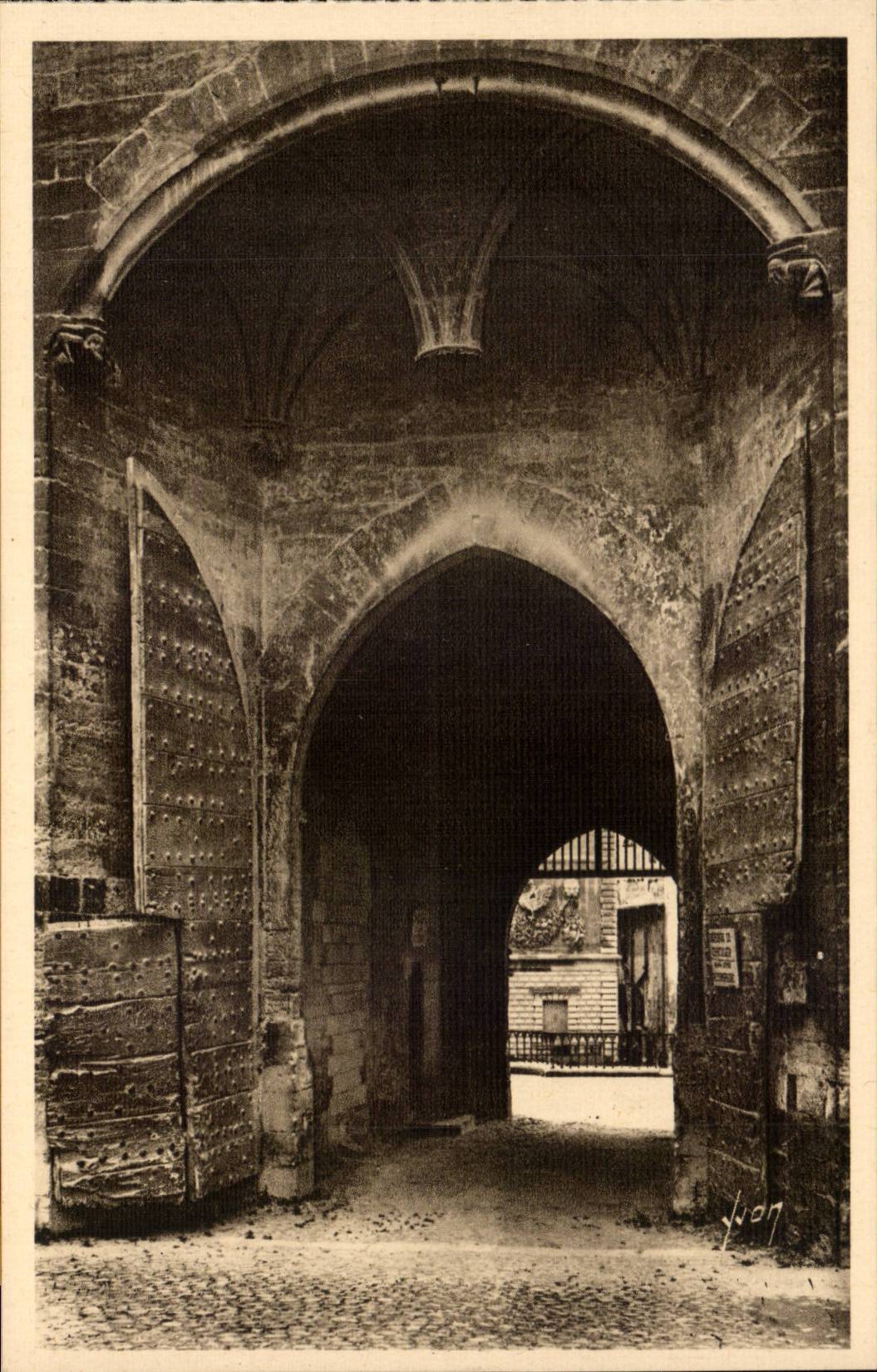 Gaumen Avignon-CPA der Papsthaupttur gesehen vom Innengericht