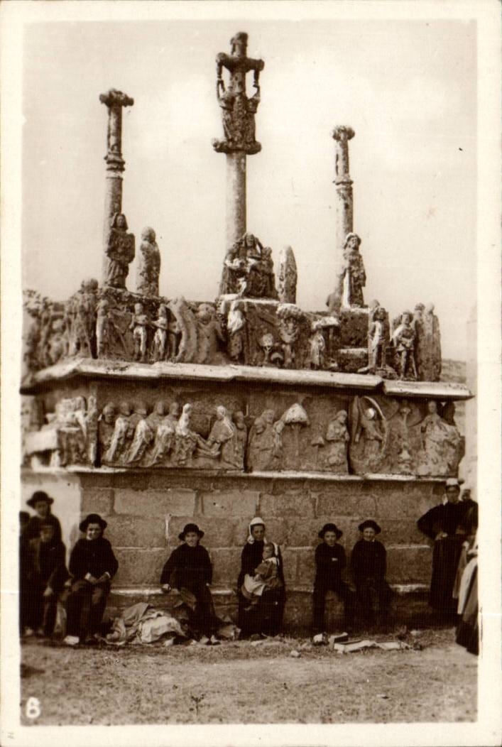 Reales Foto Martyrium des Tronoen Folklorekostums
