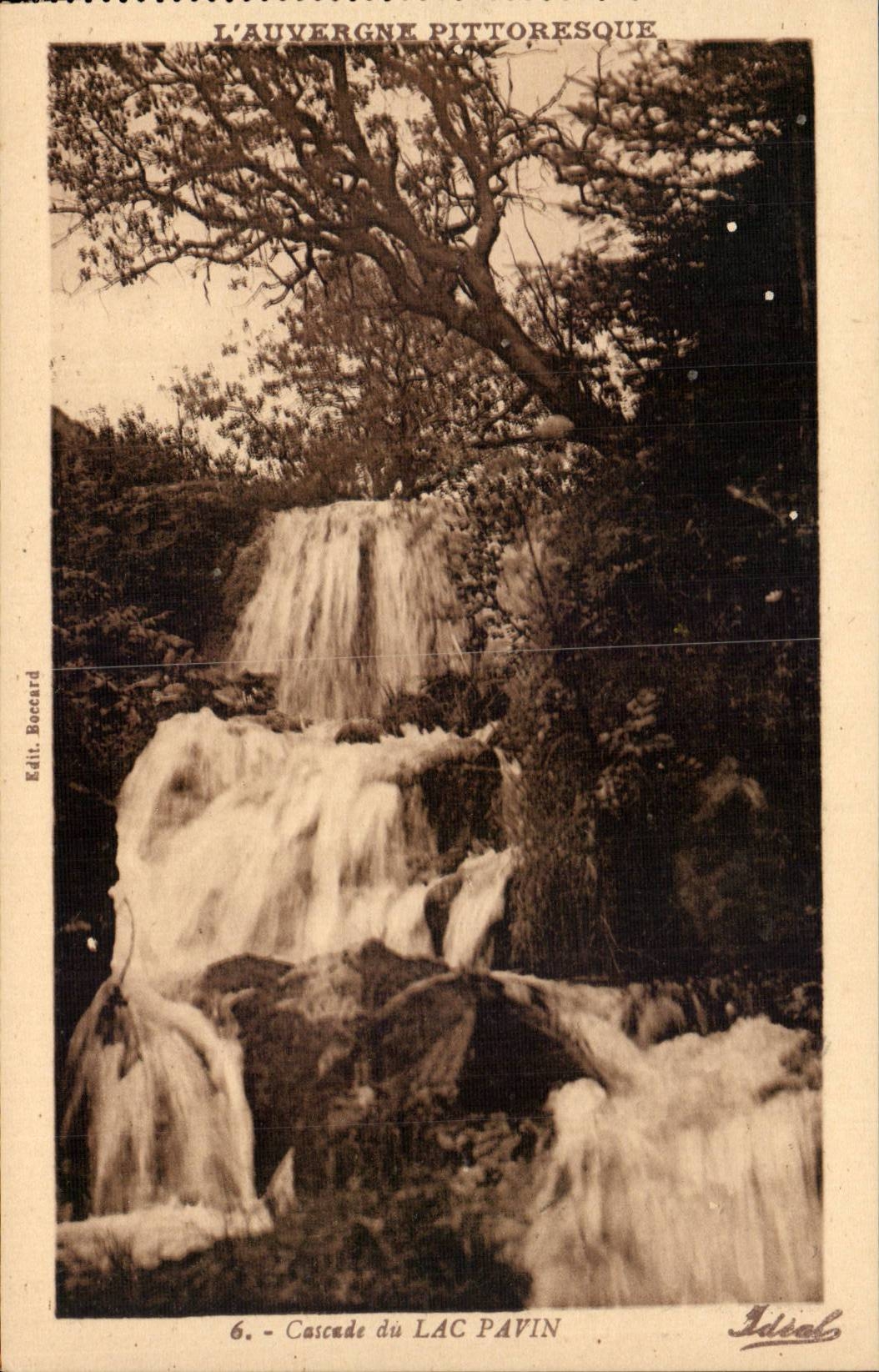 CPA Auvergne Cascades of the lake Pavin