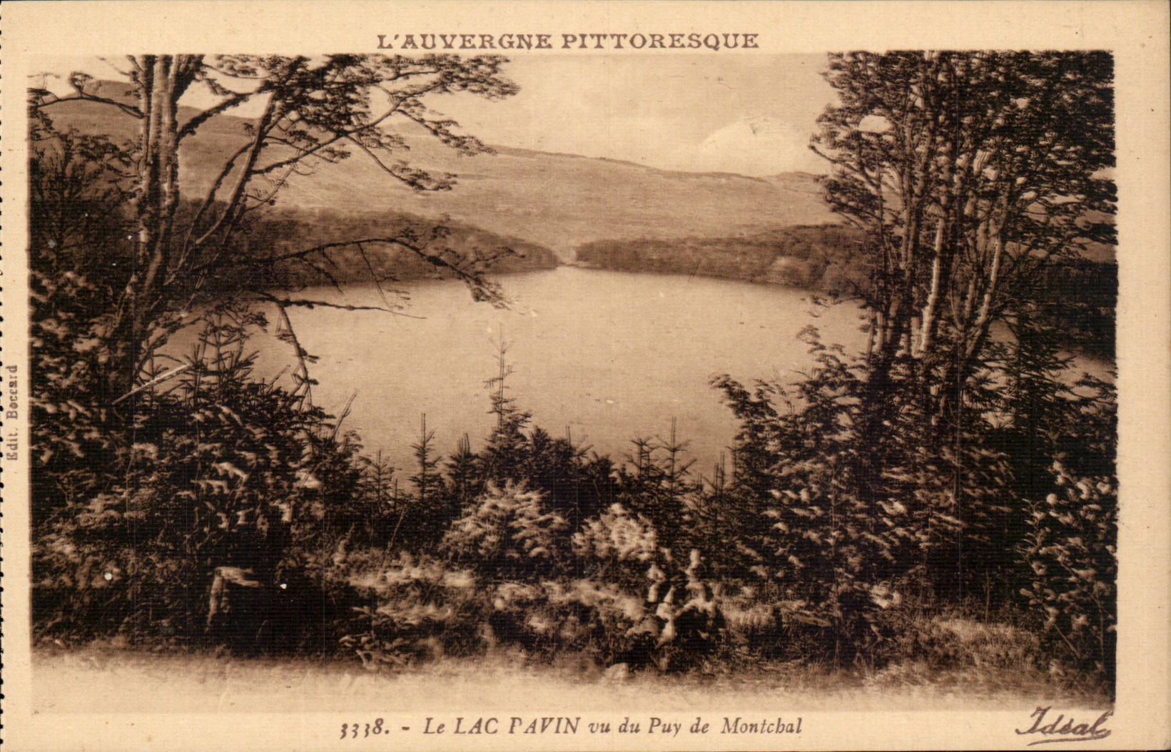 CPA Auvergne the lake Pavin seen of Puy de Montchal