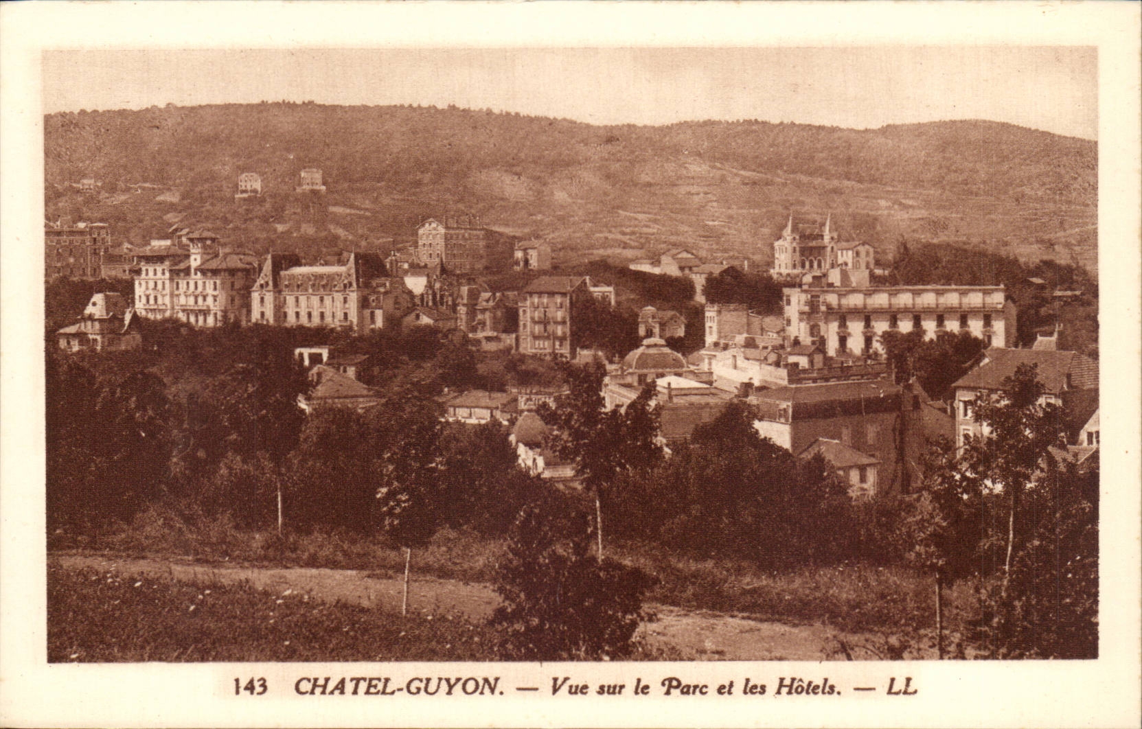 Chatel Guyon CPA gesehen auf den Park und die Hotels