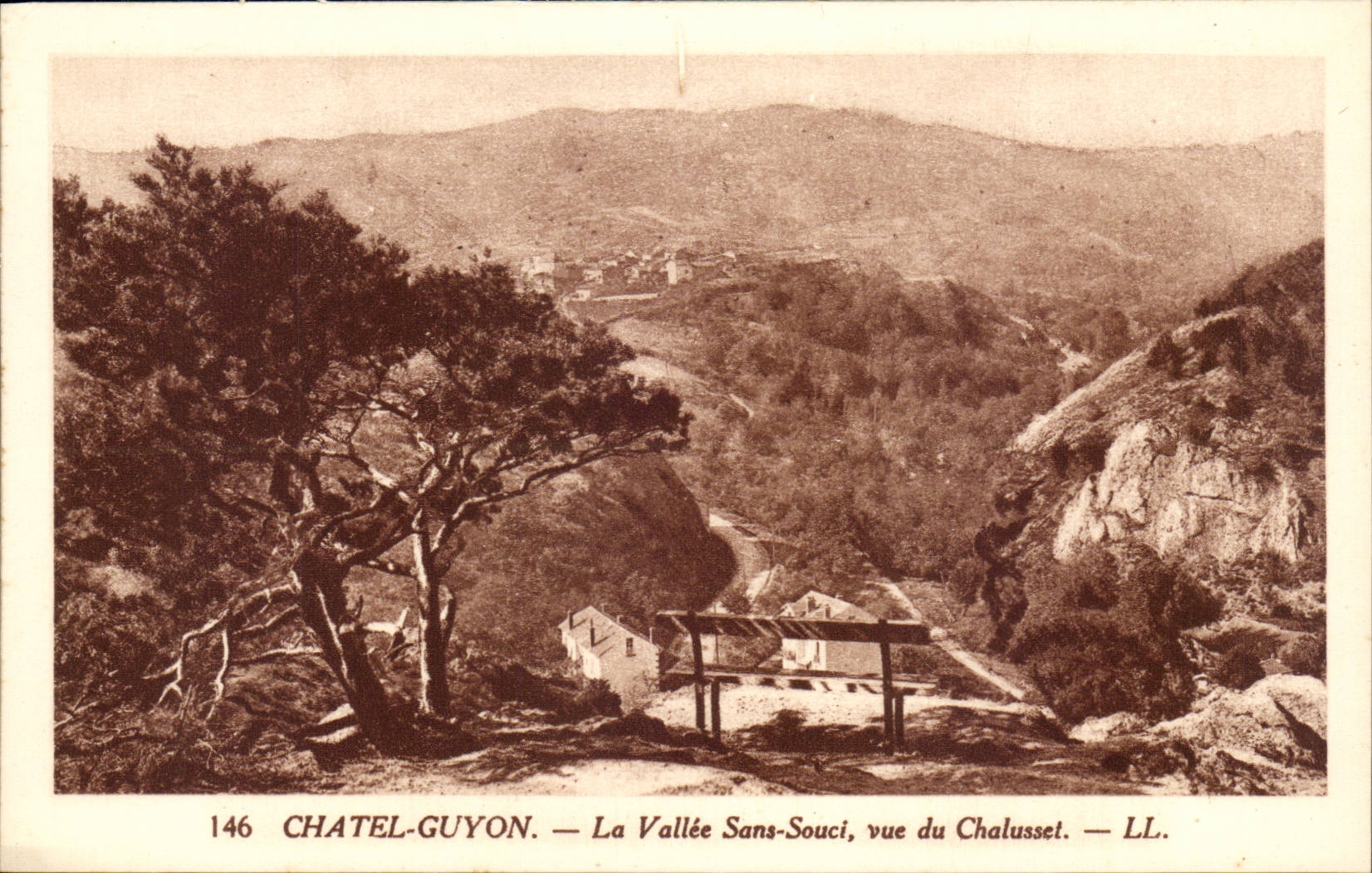 Chatel Guyon CPA das Tal ohne das Interesse gesehen von Chalusset