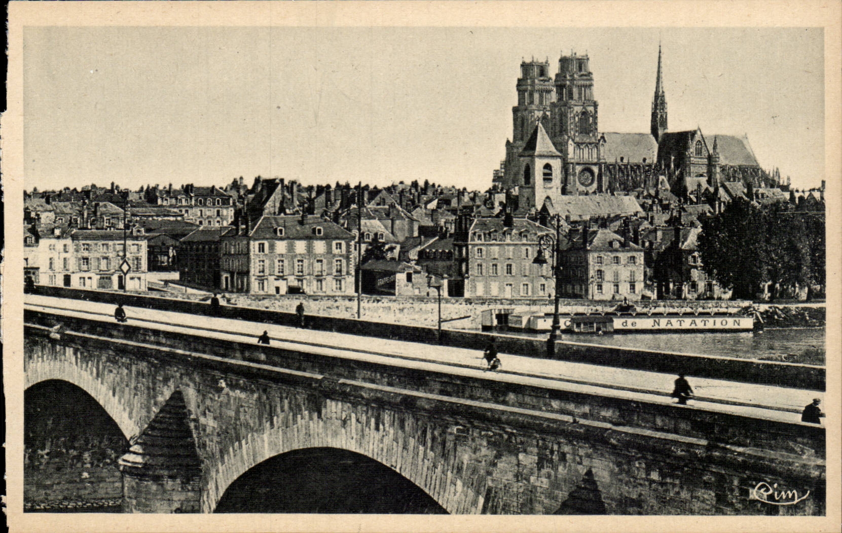 Orleans cPA View and the bridge Georges V