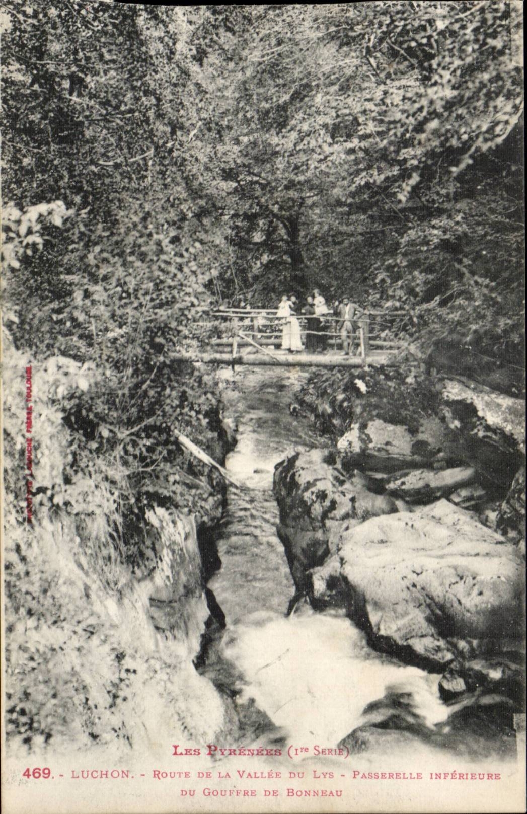 CPA Luchon Road of the valley of the Lily lower Footbridge of the pit of Bonneau