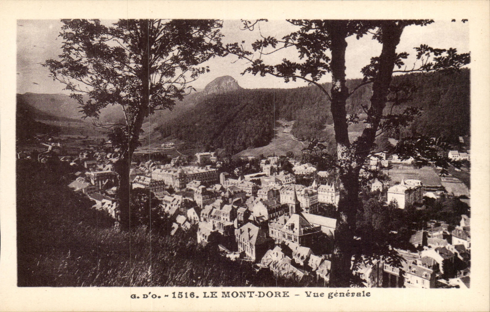 CPA Auvergne the Mount Gilds View