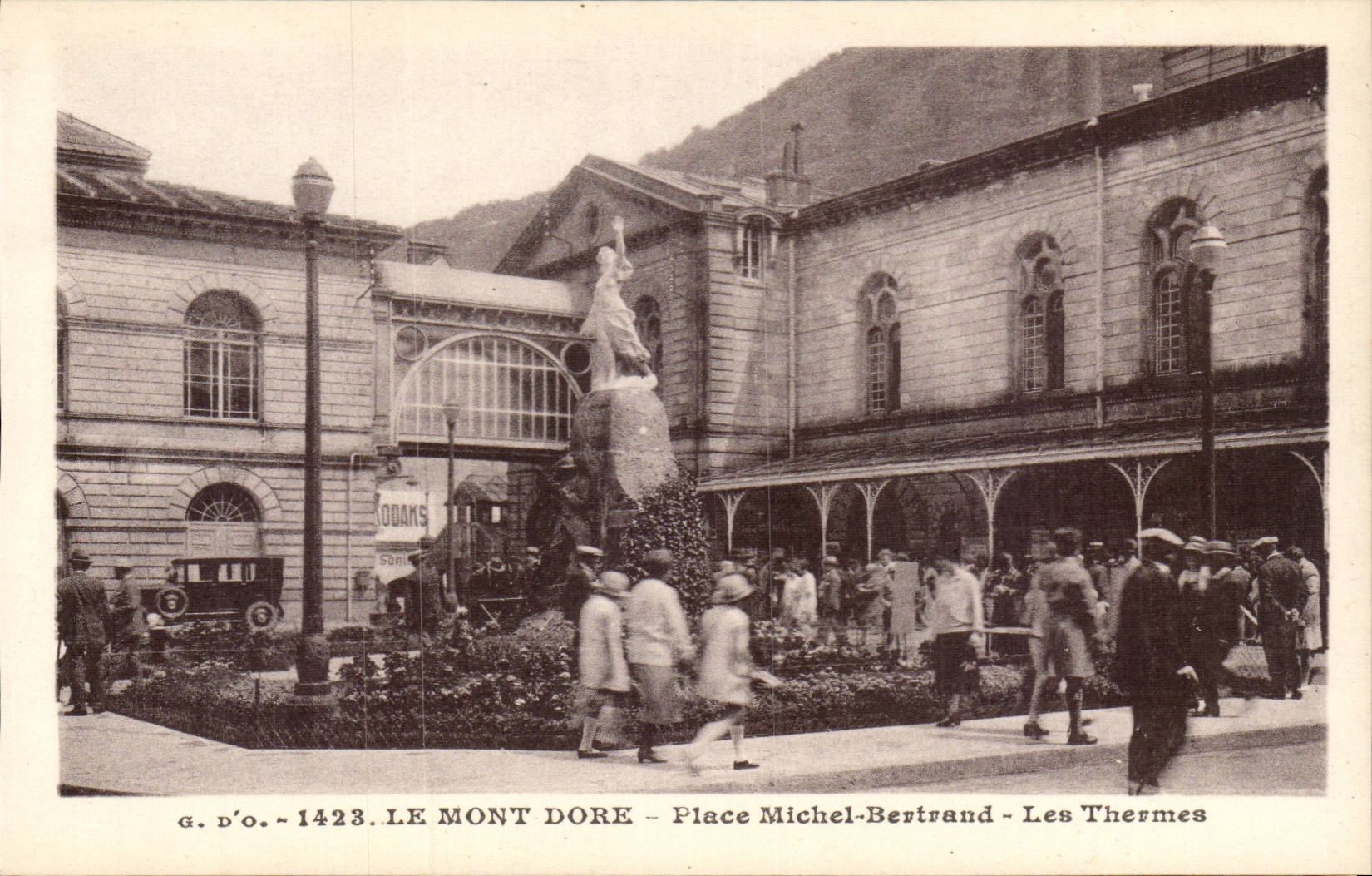 CPA Auvergne the Mount Gilds Place Michel Bertrand the Thermal baths