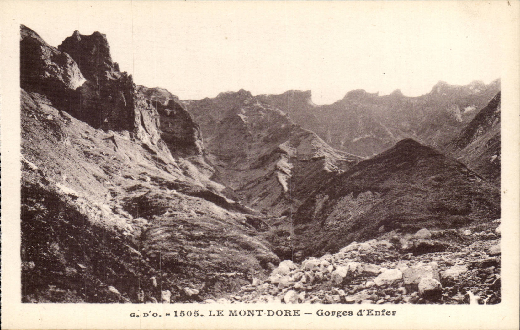 CPA Auvergne the mount Gilds Falls of hell