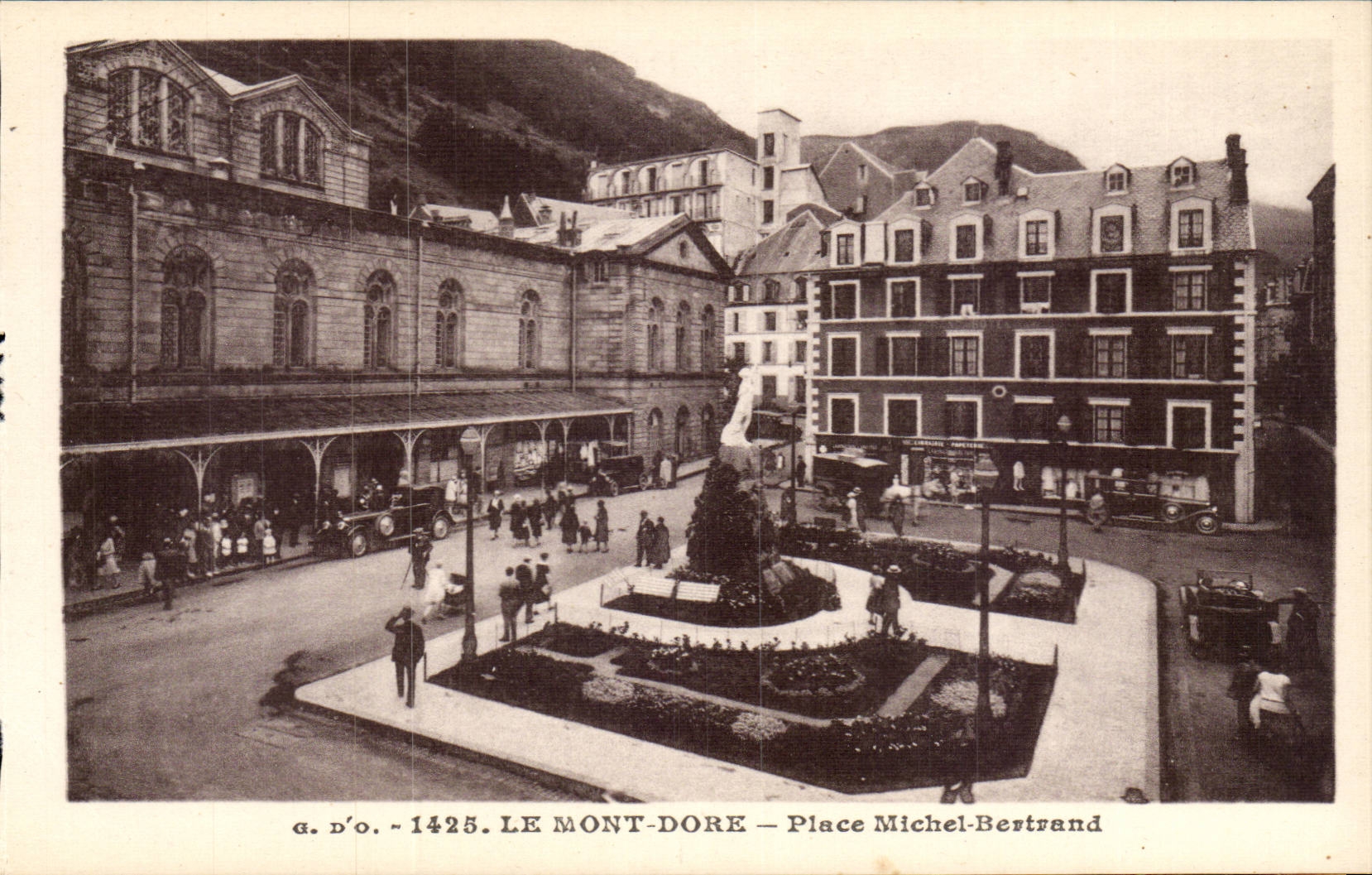 CPA Auvergne the Mount Gilds Place Bertrand