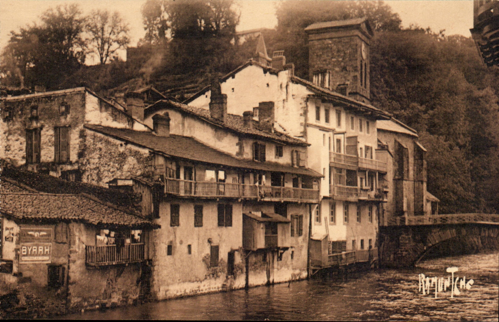 Saint Jean Foot of Port - Old women Houses and Walls - CPA