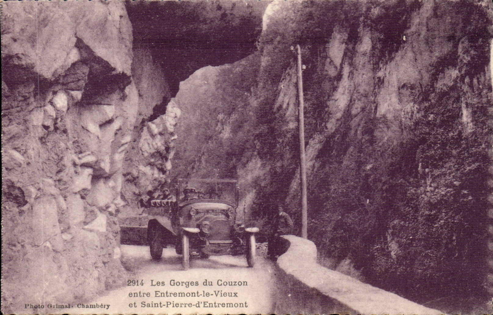 Between Entremont the Old man and St Pierre of entremont - Falls of Couzon - Automobile CPA