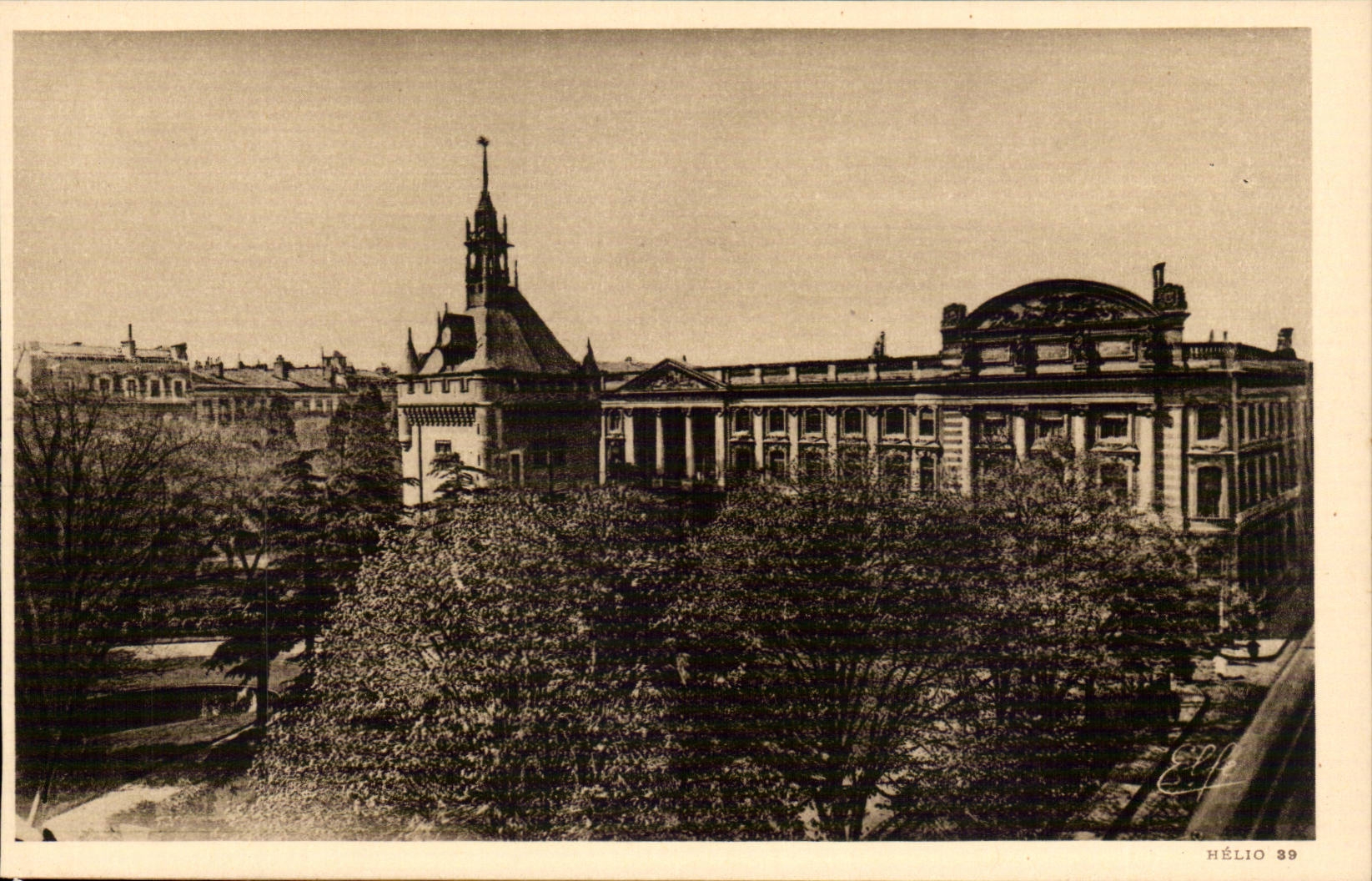 Toulouse - Facade Est du Capitole - Donjon et Square - CPA 