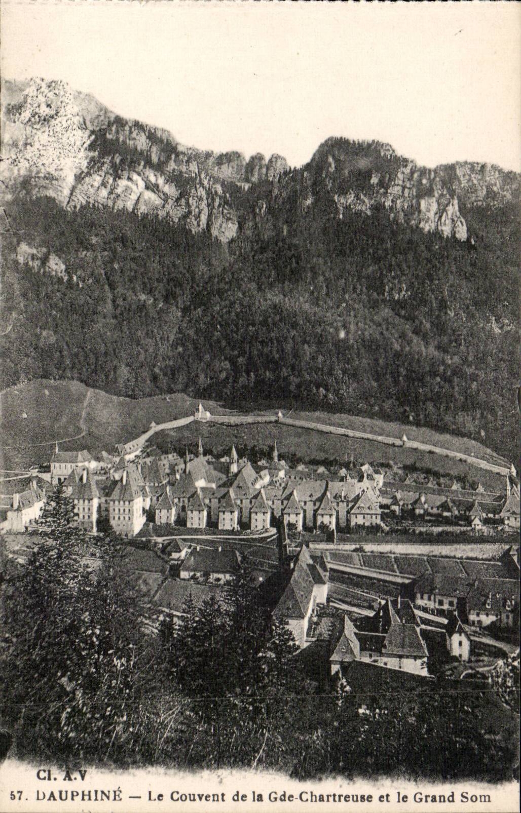 Dauphine - Convent of Large Chartreuse - Main entrance and the Vault of Etrangeres - CPA