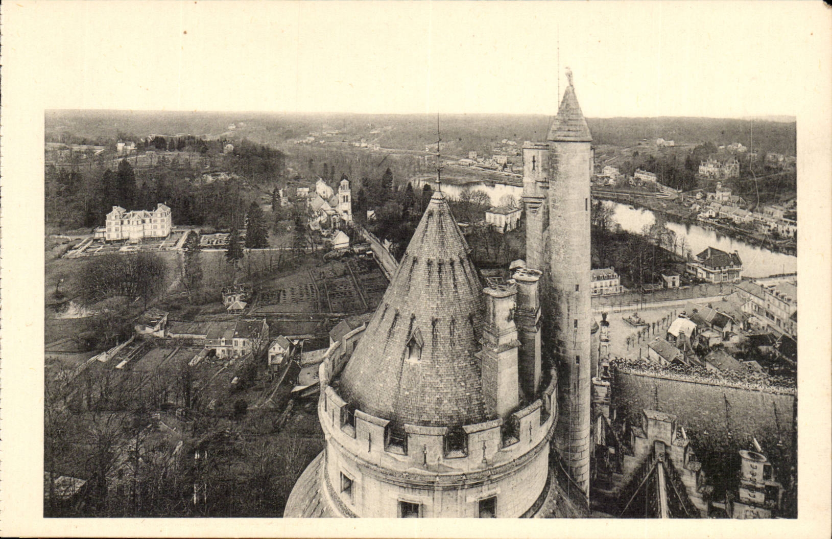 CPA Schloss von Pierrefonds gesehen vom Unterhalt