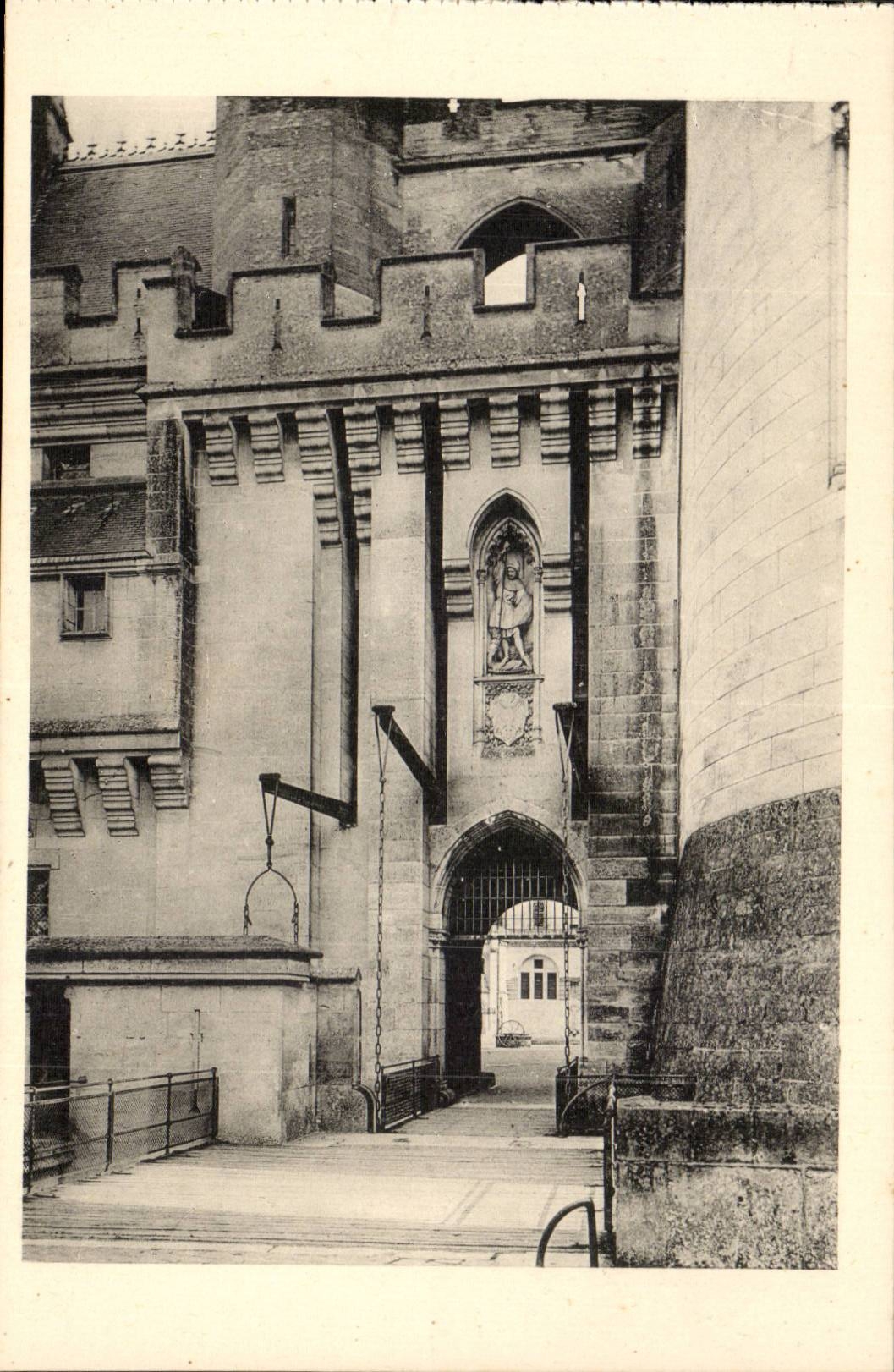 CPA Schloss von Pierrefonds Brucke levis