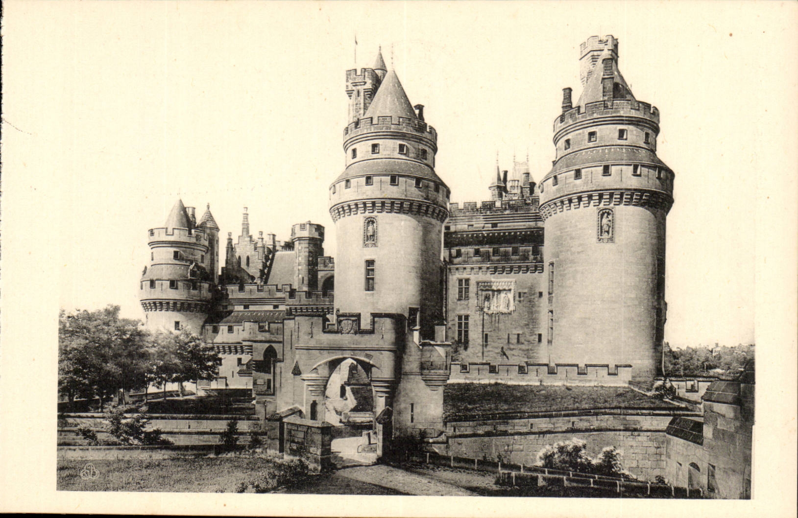 CPA Schloss von Pierrefonds Tours Jules Cesar und Karl der Grosse
