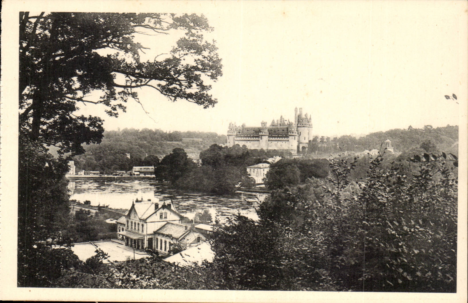 CPA Schloss Pierrefonds der Gesamtabbildung