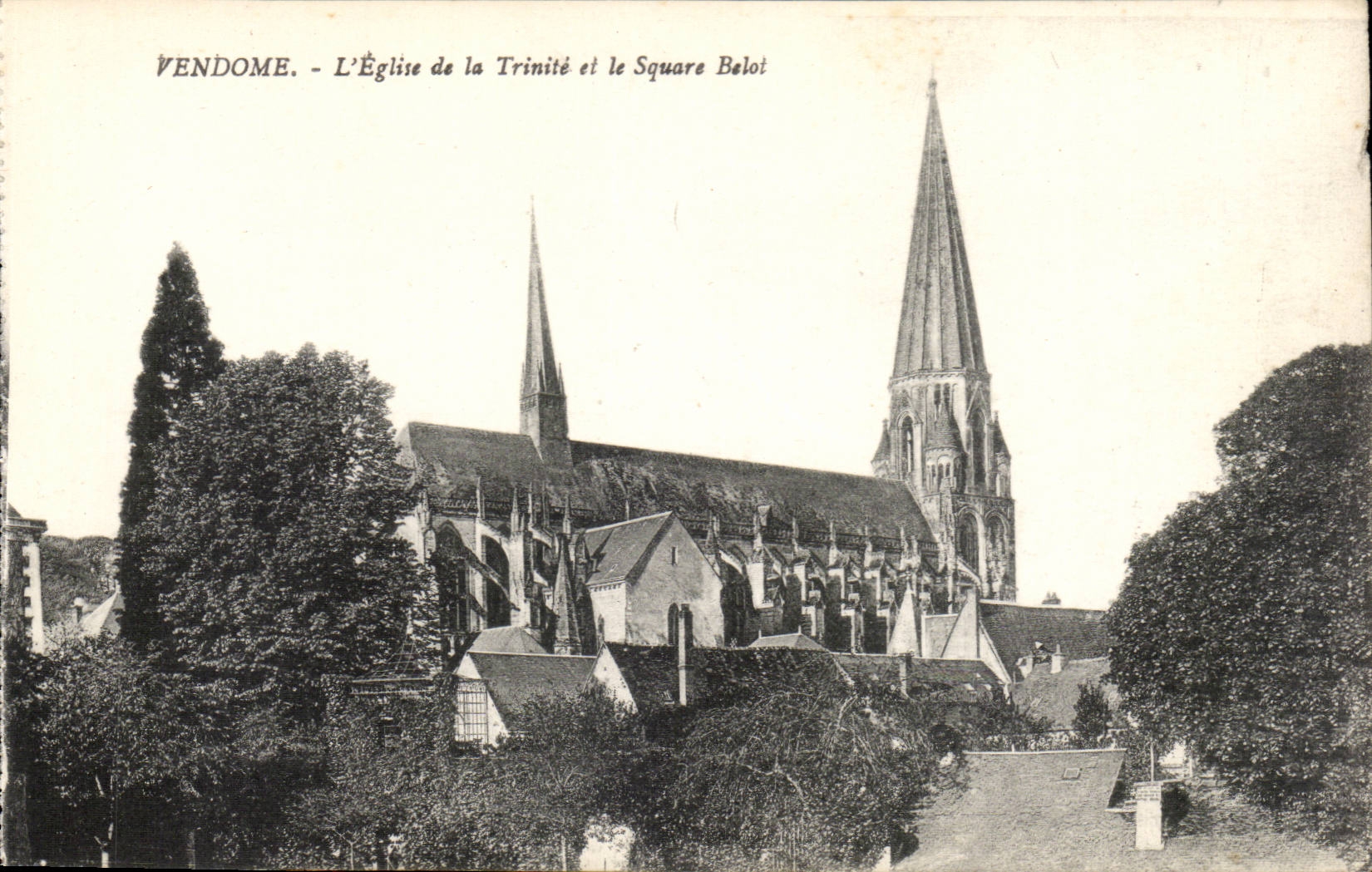 Vendome CPA L'eglise de la TRinite et le square Belot